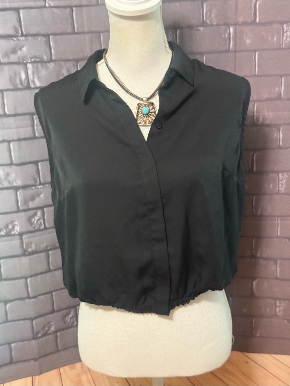 Express Black Sleeveless Button-Down Crop Shirt